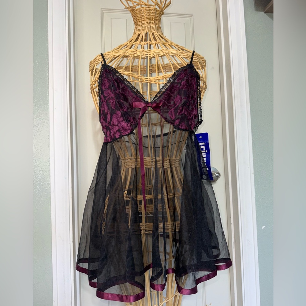 New with Tags Triangle Large Elegant Black and Purple Lace Babydoll Top